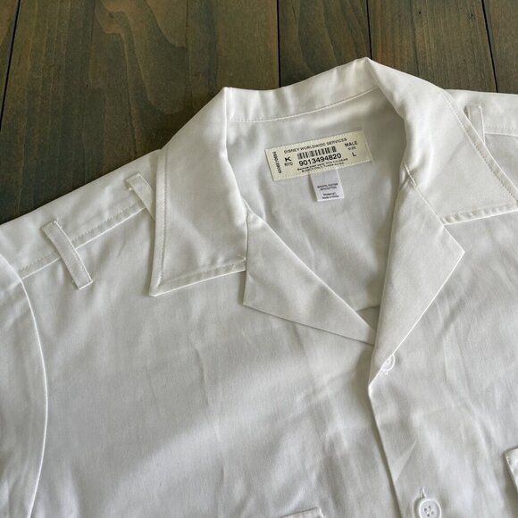 Disney Worldwide Services Cast Member White Button Short Sleeve Mens Large (N8) - Picture 2 of 9